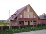 В коттеджной застройке, расположенной в километре от г. Истра, продается 2-этажный коттедж площадью 320 кв.м под отделку. В 500 м от дома находится лес.