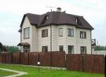 В небольшом строящемся коттеджном поселке продаются 2-этажные коттеджи площадью 360 кв.м под чистовую отделку.