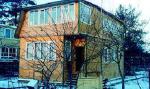 Шлиссельбург: рядом с Невой 2-эт. дом 11х7 м, фин. брус, отд. ваг., котел, пар. отопл., канализ., на