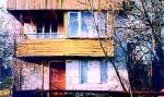 Кингисеппский р-н, СПб 100 км: в обжит. сад-ве, в 200 м от р.Луга камен. дача 5х4 м, комн., мансарда