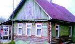 Луга 14 км: в 300 м от озера уч. 17 сот., зимн. дом 7х9, нов. печь, эл-во, манс., вер., баня, сад, ручей