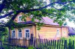 Волховский р-н: в 150 м от р.Волхов, с выход. в Ладогу, уч. 12 сот., бревенч. дом 54.3 м, комн., кухня, сени, веранда, печь, на уч. колодец, хозпостр., хор. подъезд, 830 тыс.р. Фото 518_ 3214