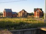 Участок в 5 мин от Петродворца, 12 сот., ИЖС, центр.коммуникаци и, газ, рядом парк, Финский залив, яхт-клуб. Коттеджная застройка. Отличный подъезд, удобное транспортное сообщение: электричка, маршрутные такси, автобусы, 20 мин тр. м.Ветеранов.