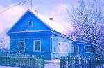Каложицы, Волосовский р-н: в жилой деревне на уч. 2 дома: брев. и брус., печн. отопл., на уч. 50 сот. скважина, эл-во, теплицы, плодовые деревья, 2 мет. гаража, баня, оба дома для пост. прожив., в деревне речка, недалеко магазины, дет. сад, аптека, до СПб