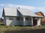 Продам зимний дом в Пухолово, участок 15 соток. Просторный теплый 2-х этажный дом из бревна, обшит сайдингом. Внутри вагонка, добротная печка, на втором этаже двухсторонный камин, встроеные стелажи, вода. Участок разработан, гараж, 5 минут до реки.