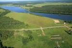 Красивые участки земли для строительства дома у воды и леса, в красивом месте...